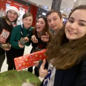 Cadouri împachetate cu bucurie de cercetași!